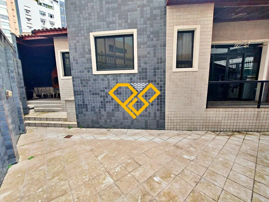 Foto 1 de Sobrado com 4 Quartos à venda, 250m² em Gonzaga, Santos