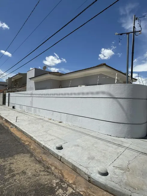 Foto 1 de Casa com 2 Quartos à venda, 304m² em Coophamil, Cuiabá