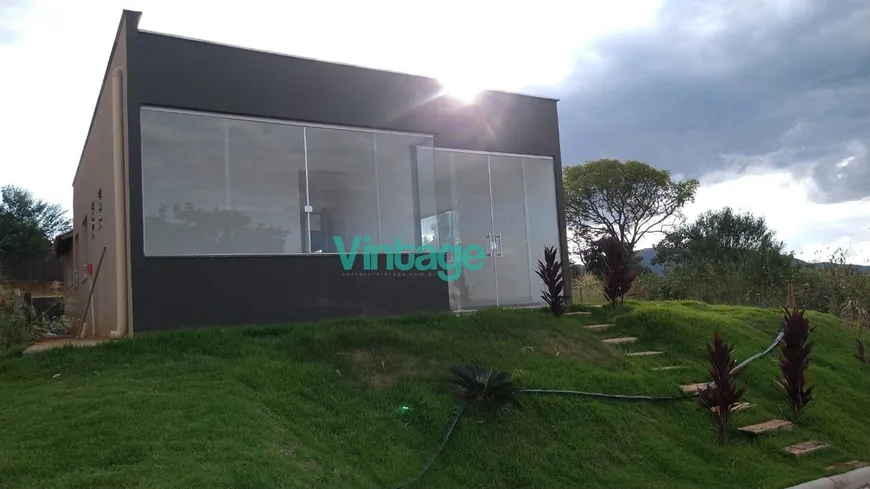 Foto 1 de Casa de Condomínio com 3 Quartos à venda, 284m² em , Mateus Leme