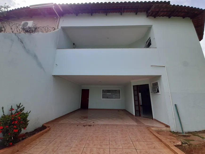 Foto 1 de Sobrado com 4 Quartos à venda, 236m² em Setor Sudoeste, Goiânia