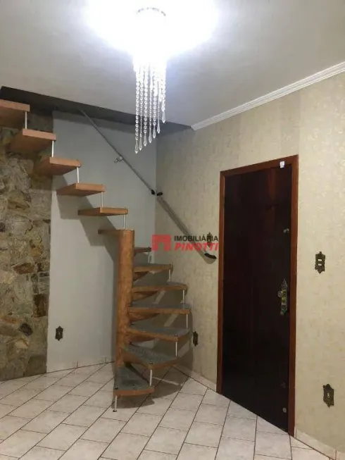 Foto 1 de Sobrado com 3 Quartos para alugar, 130m² em Batistini, São Bernardo do Campo