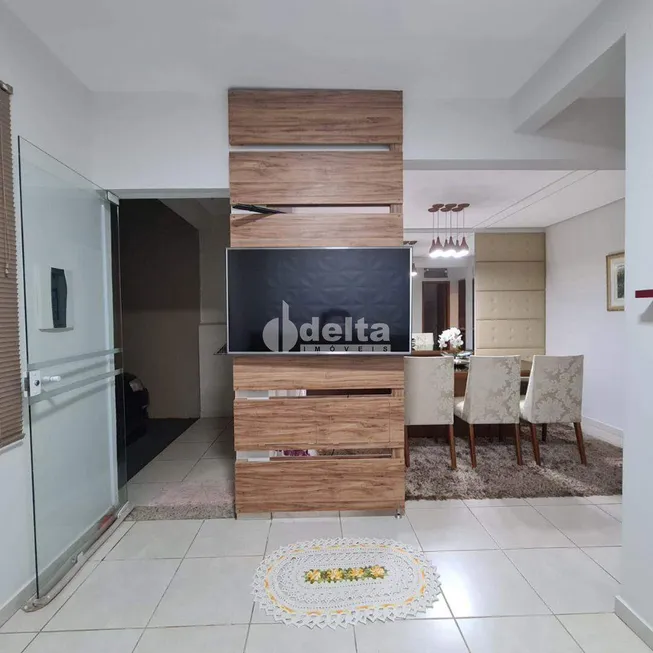 Foto 1 de Casa com 3 Quartos à venda, 86m² em Saraiva, Uberlândia