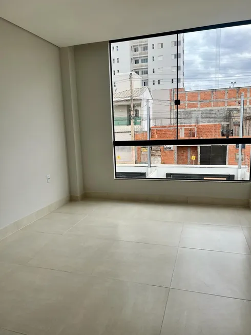 Foto 1 de Sobrado com 3 Quartos à venda, 90m² em Ibituruna, Montes Claros