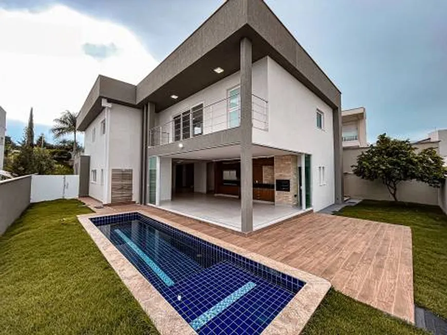 Foto 1 de Casa de Condomínio com 5 Quartos à venda, 400m² em Alphaville Flamboyant Residencial Araguaia, Goiânia