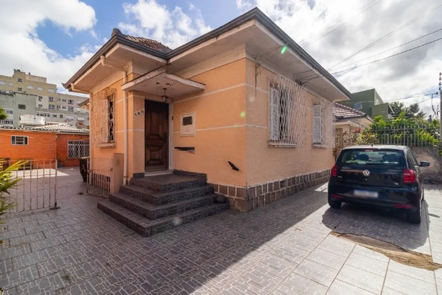 Foto 1 de Casa com 4 Quartos à venda, 101m² em Azenha, Porto Alegre