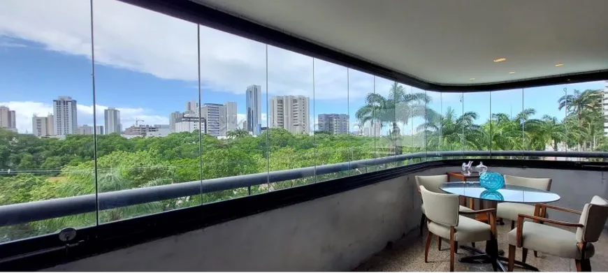 Foto 1 de Apartamento com 3 Quartos à venda, 227m² em Ilha do Retiro, Recife