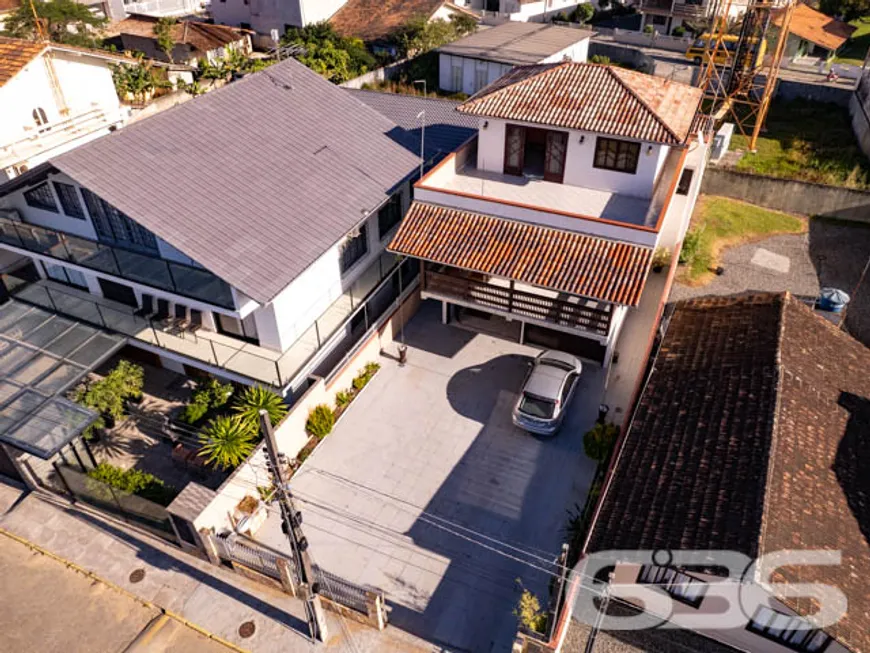 Foto 1 de Sobrado com 6 Quartos à venda, 360m² em Centro, Balneário Barra do Sul