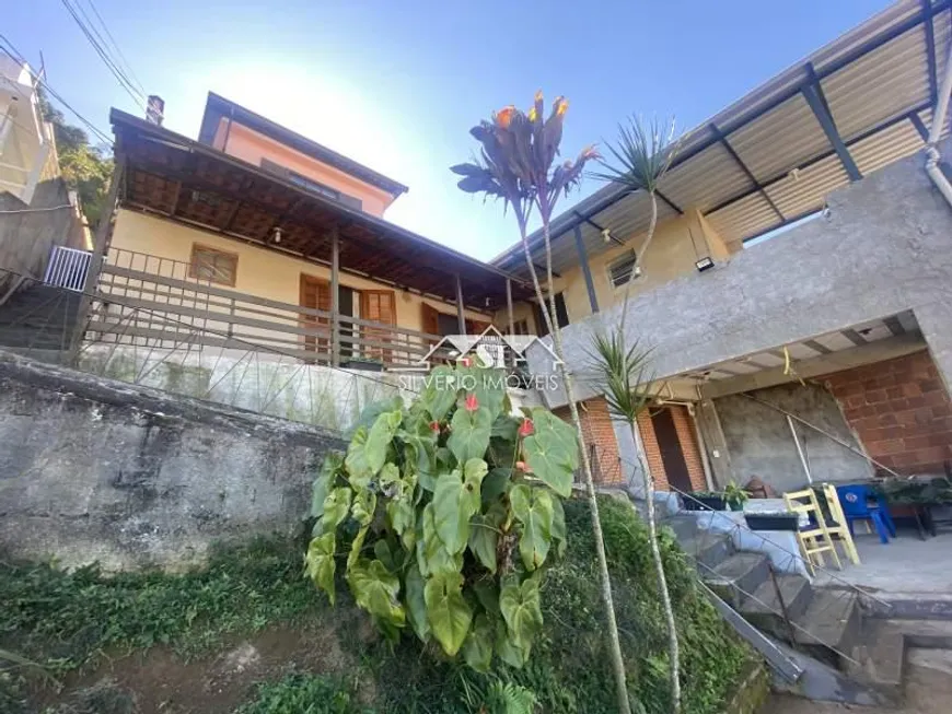 Foto 1 de Casa com 4 Quartos à venda, 200m² em Morin, Petrópolis