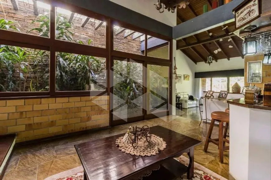 Foto 1 de Casa com 5 Quartos para alugar, 800m² em Cristal, Porto Alegre