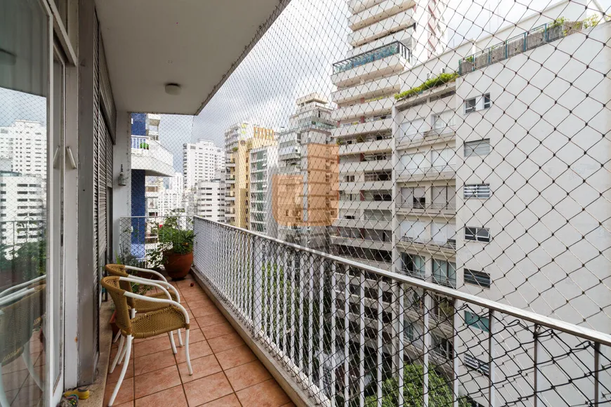 Foto 1 de Apartamento com 3 Quartos à venda, 144m² em Higienópolis, São Paulo