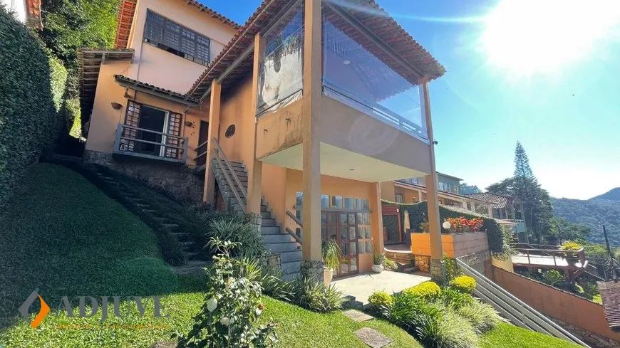 Foto 1 de Casa com 3 Quartos à venda, 540m² em Retiro, Petrópolis