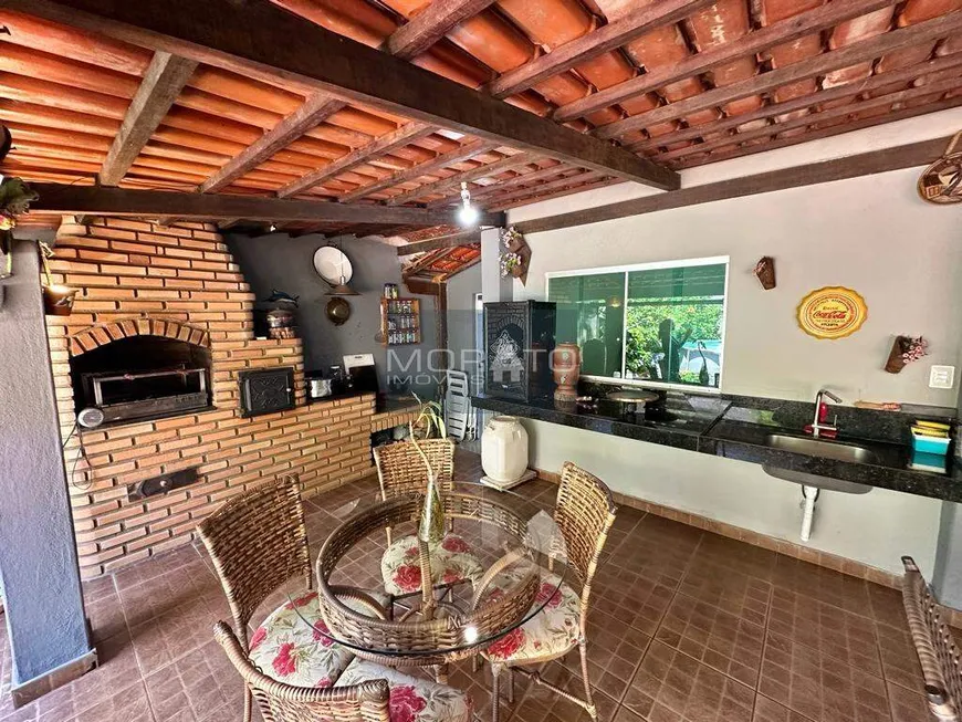 Foto 1 de Casa com 3 Quartos à venda, 215m² em Monte Castelo, Contagem