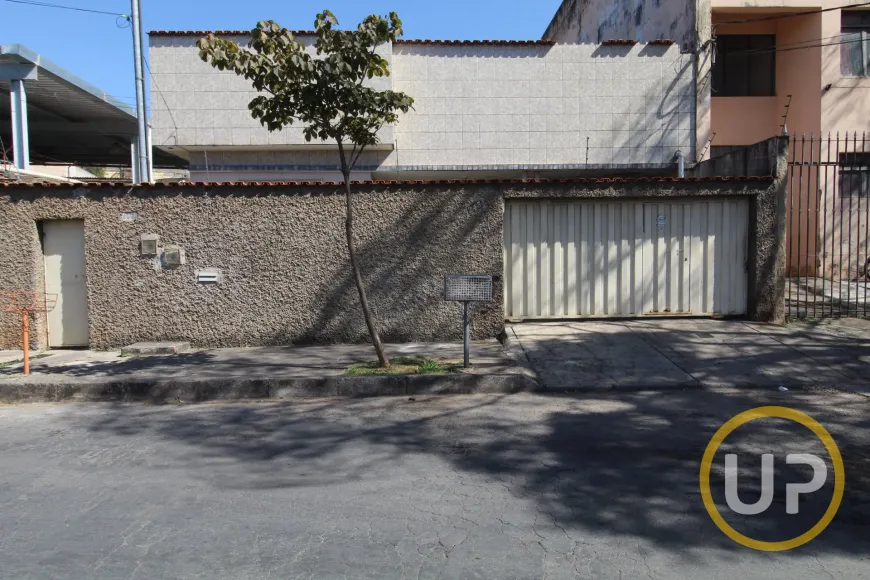 Foto 1 de Casa com 4 Quartos à venda, 171m² em Cachoeirinha, Belo Horizonte