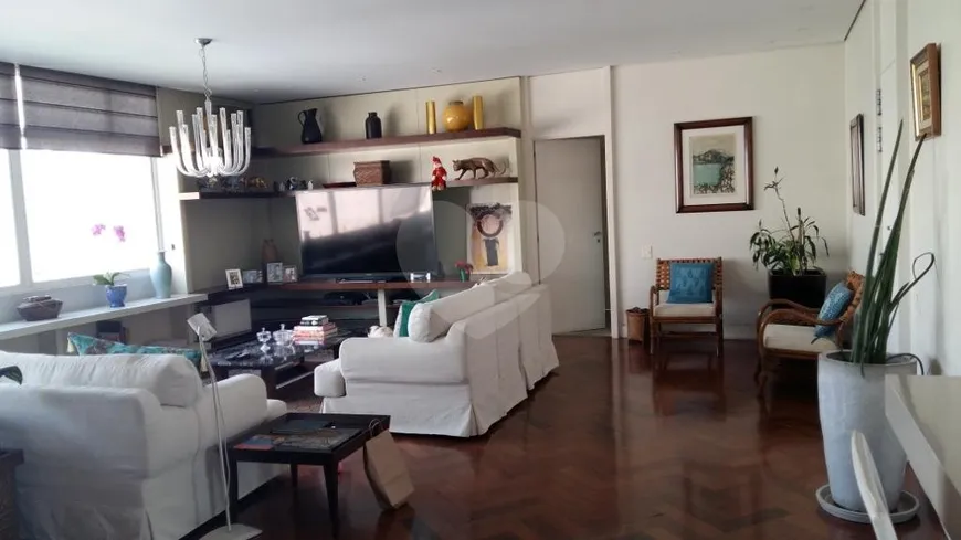 Foto 1 de Apartamento com 2 Quartos à venda, 180m² em Bela Vista, São Paulo