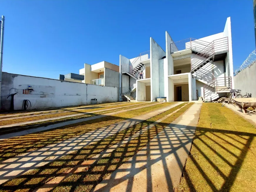 Foto 1 de Casa com 2 Quartos à venda, 65m² em Vale das Orquideas, Contagem