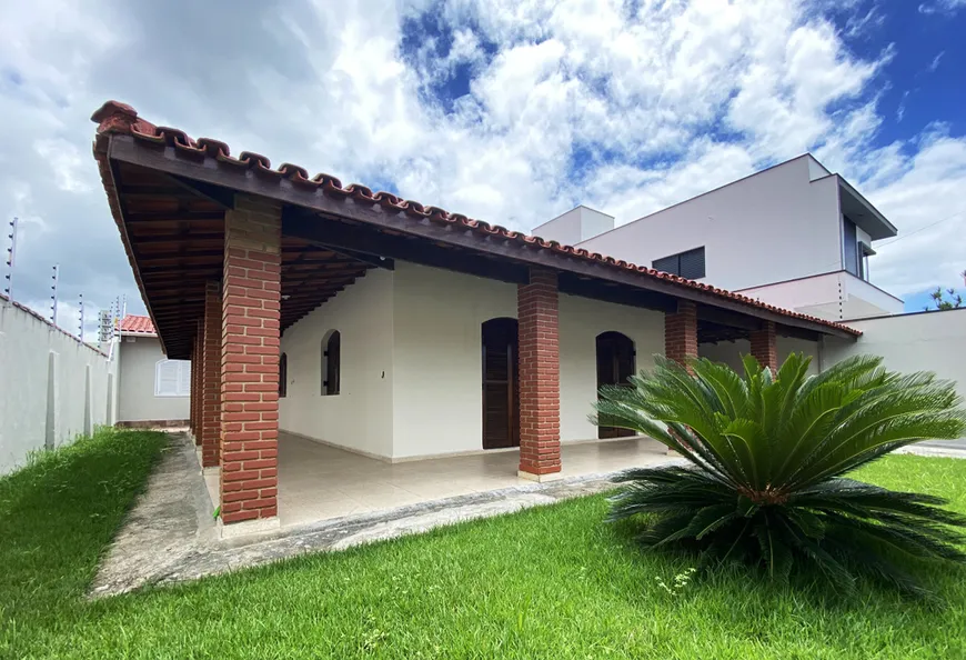 Foto 1 de Casa com 4 Quartos à venda, 220m² em Indaiá, Caraguatatuba