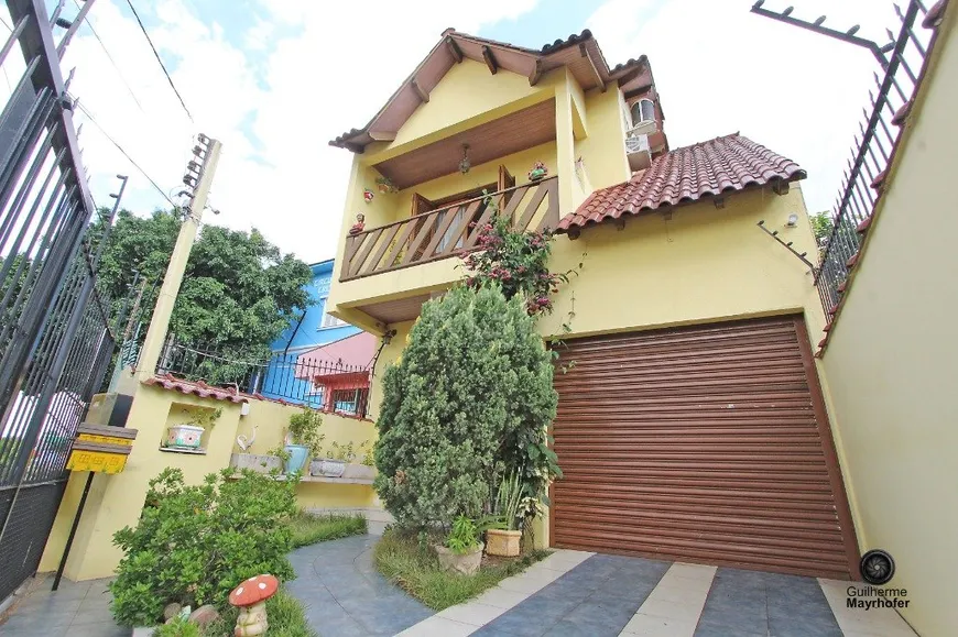 Foto 1 de Casa com 3 Quartos à venda, 164m² em Medianeira, Porto Alegre