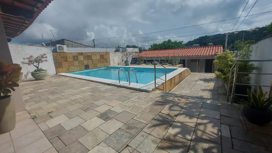 Foto 1 de Casa com 3 Quartos para venda ou aluguel, 361m² em Nova Descoberta, Natal