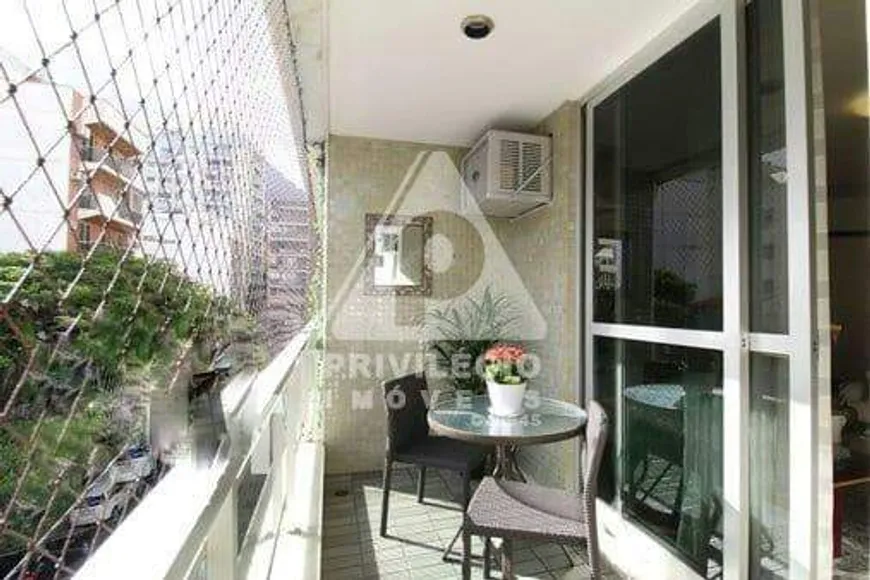 Foto 1 de Apartamento com 4 Quartos à venda, 140m² em Lagoa, Rio de Janeiro