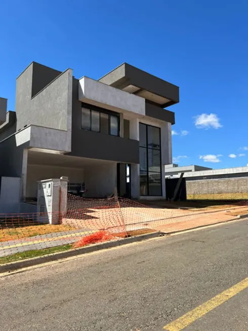 Foto 1 de Sobrado com 4 Quartos à venda, 330m² em PORTAL DO SOL GREEN, Goiânia