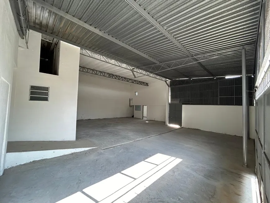 Foto 1 de Galpão/Depósito/Armazém à venda, 412m² em Batistini, São Bernardo do Campo