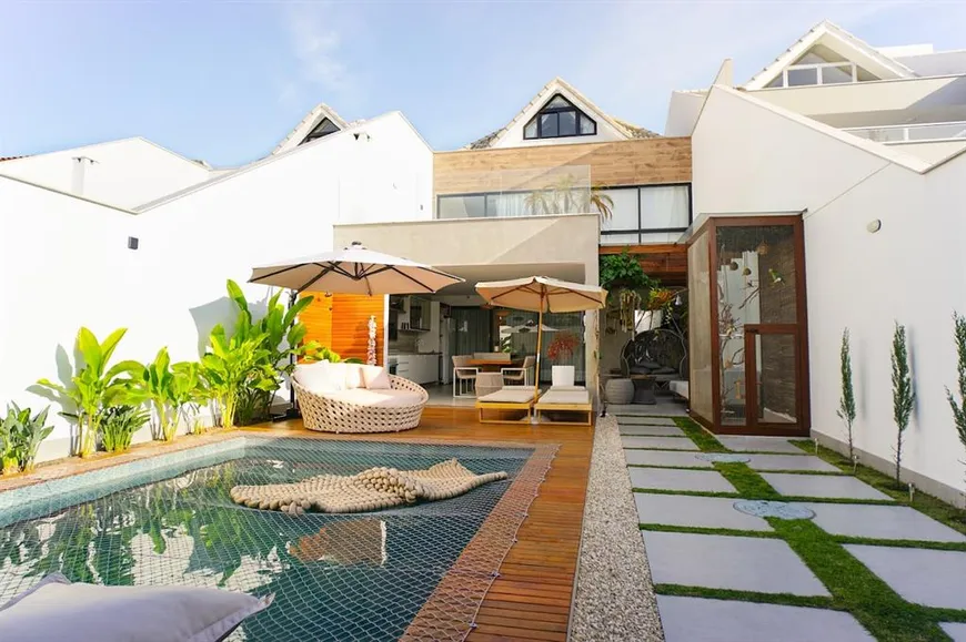 Foto 1 de Casa com 4 Quartos à venda, 314m² em Barra da Tijuca, Rio de Janeiro