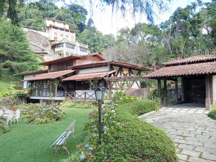 Foto 1 de Casa com 3 Quartos à venda, 223m² em Parque do Ingá, Teresópolis