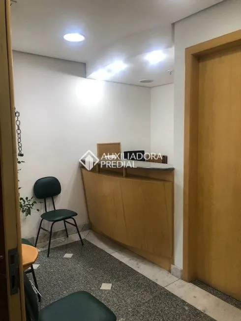 Foto 1 de Sala Comercial para alugar, 37m² em Três Figueiras, Porto Alegre