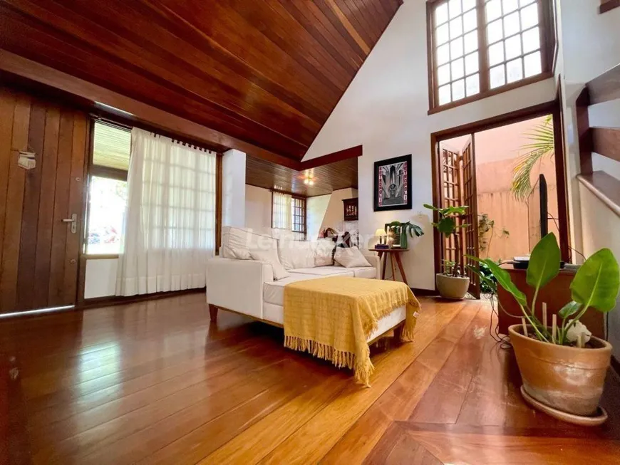 Foto 1 de Casa de Condomínio com 3 Quartos à venda, 221m² em Agronomia, Porto Alegre