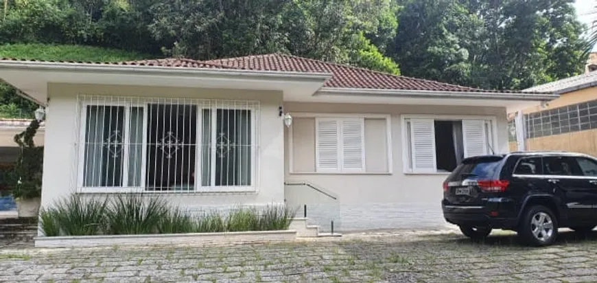 Foto 1 de Casa com 4 Quartos à venda, 560m² em Bingen, Petrópolis