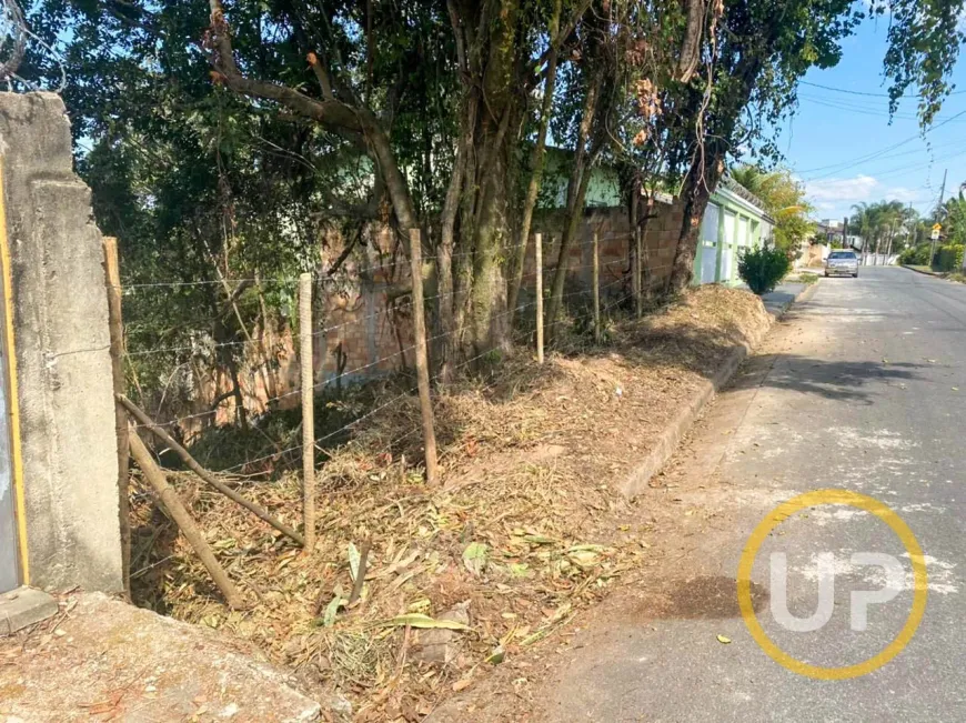 Foto 1 de Lote/Terreno à venda, 407m² em Bom Repouso, Betim