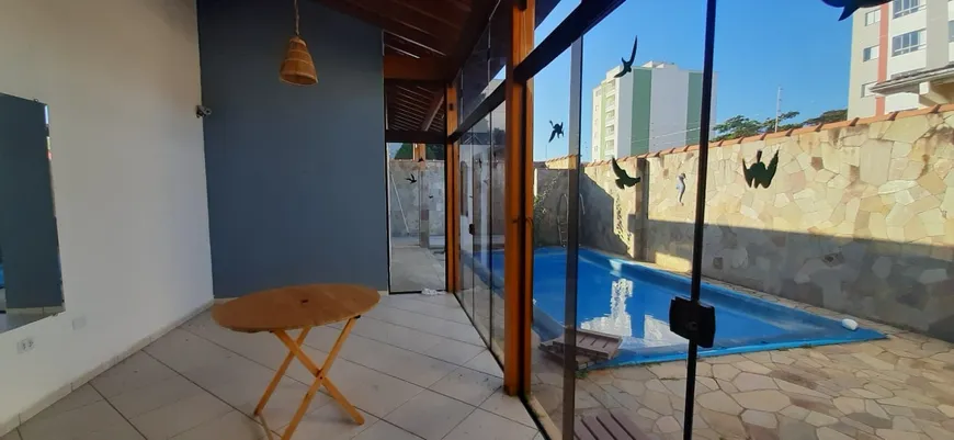 Foto 1 de Casa com 3 Quartos à venda, 170m² em Vila Paulista, Taubaté