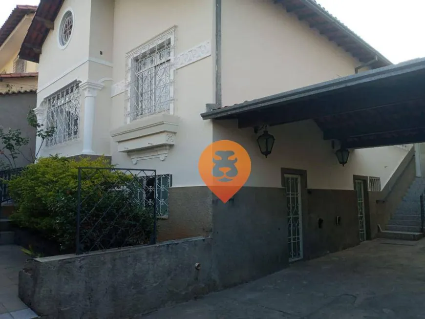 Foto 1 de Casa com 3 Quartos à venda, 300m² em Santa Efigênia, Belo Horizonte