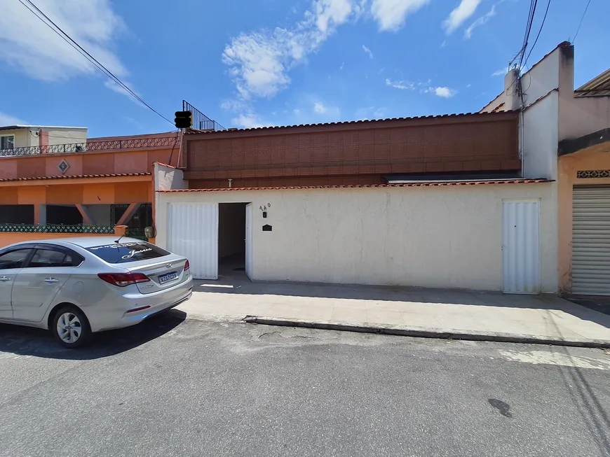 Foto 1 de Casa com 4 Quartos à venda, 100m² em Vila Emil, Mesquita