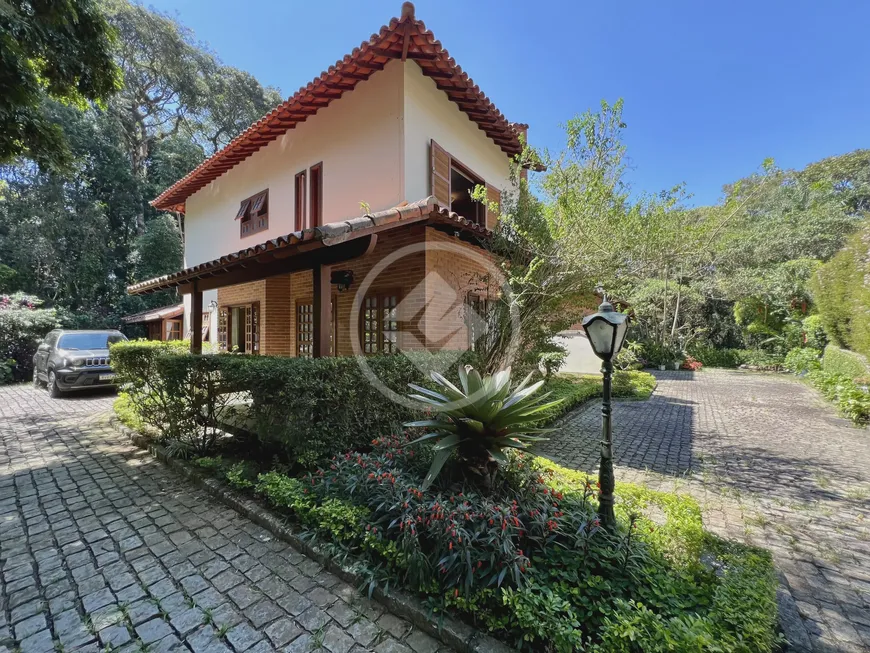 Foto 1 de Casa de Condomínio com 3 Quartos para venda ou aluguel, 155m² em Quebra Frascos, Teresópolis