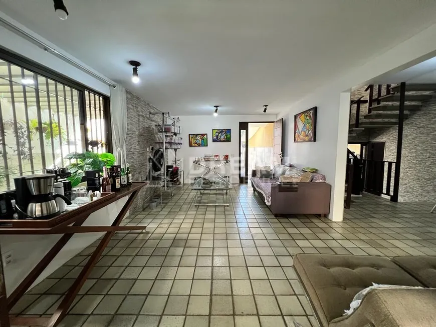 Foto 1 de Casa com 4 Quartos à venda, 230m² em Monteiro, Recife