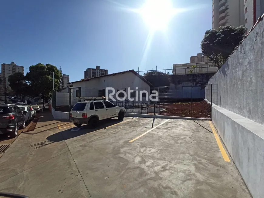 Foto 1 de Casa com 3 Quartos para alugar, 120m² em Fundinho, Uberlândia