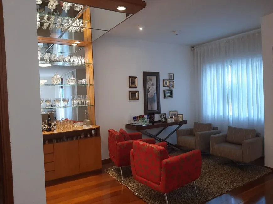 Foto 1 de Casa com 5 Quartos à venda, 305m² em Altamira, Uberlândia