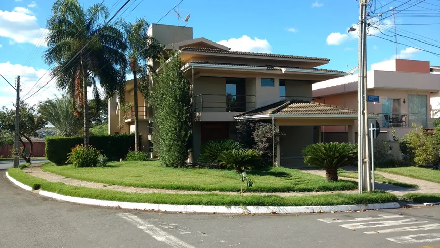 Foto 1 de Casa de Condomínio com 4 Quartos à venda, 347m² em Loteamento Portal do Sol II, Goiânia