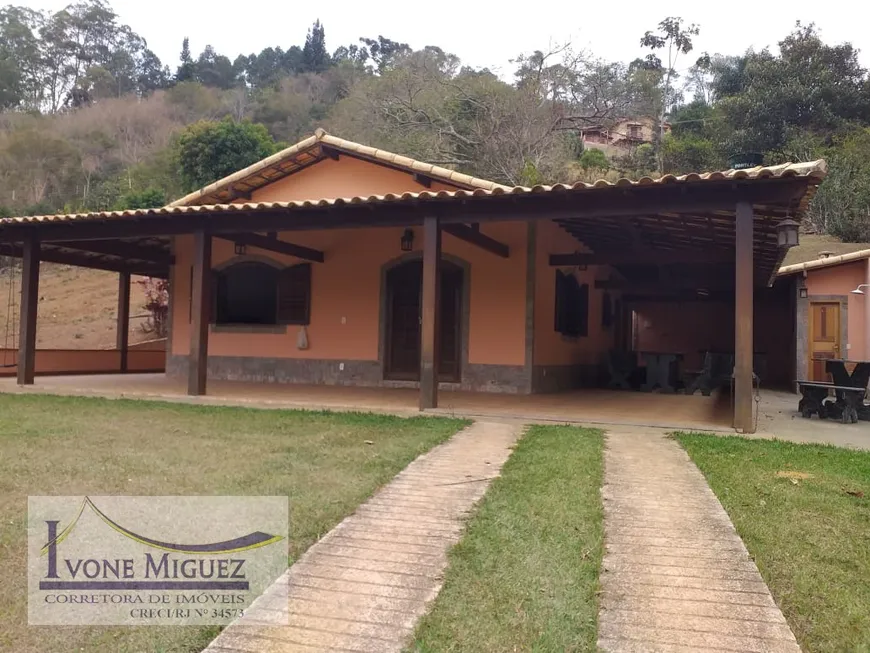 Foto 1 de Casa com 2 Quartos à venda, 150m² em Vale das Videiras, Petrópolis