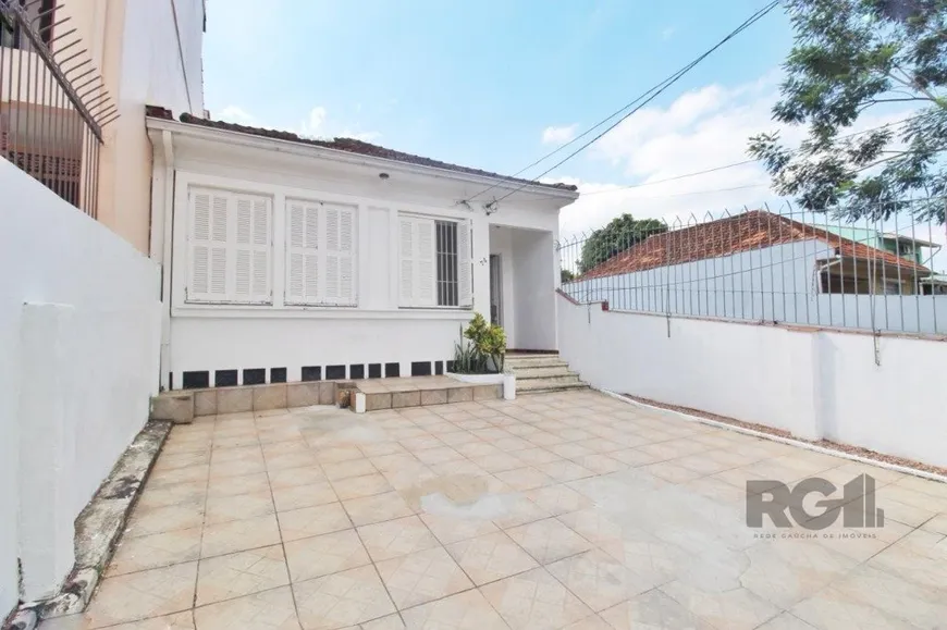 Foto 1 de Casa com 2 Quartos à venda, 120m² em Teresópolis, Porto Alegre