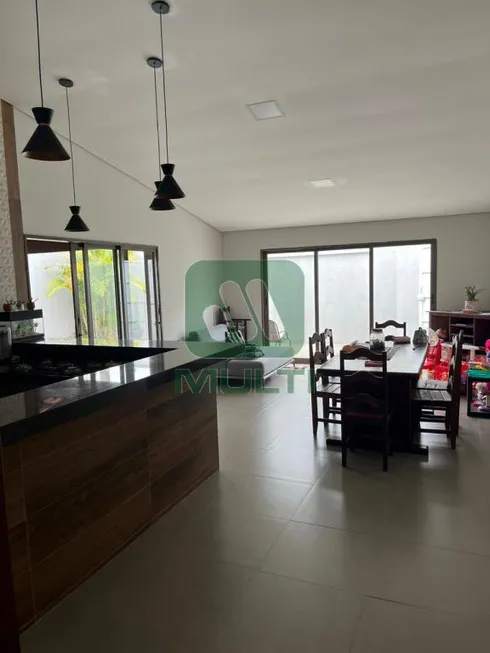 Foto 1 de Casa com 3 Quartos à venda, 160m² em Jardim Europa, Uberlândia