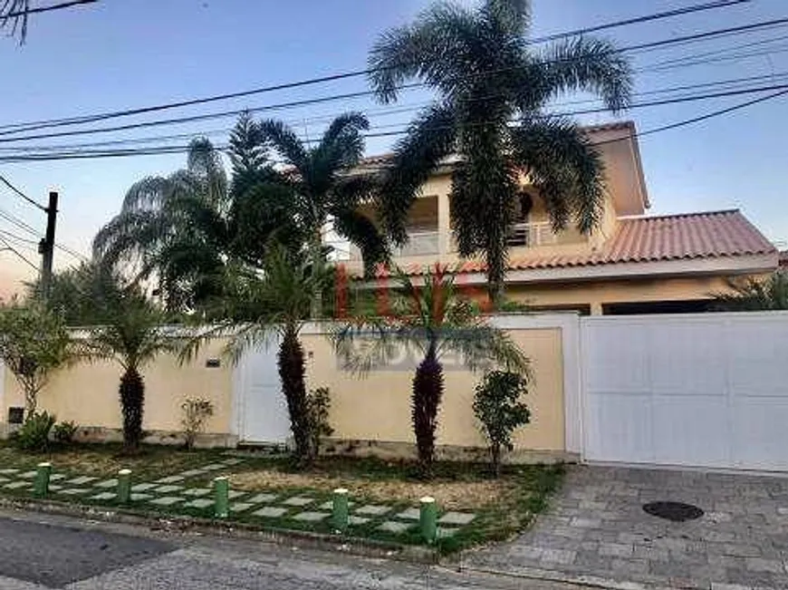 Foto 1 de Casa com 4 Quartos para alugar, 400m² em Camboinhas, Niterói