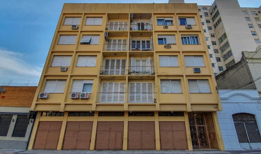 Foto 1 de Apartamento com 3 Quartos para alugar, 11m² em Centro, Pelotas