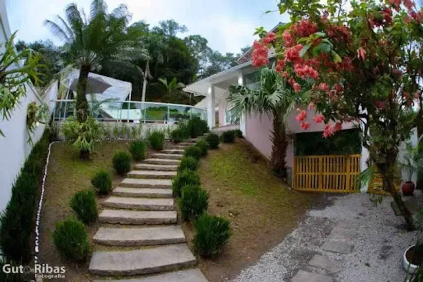 Foto 1 de Casa com 4 Quartos para venda ou aluguel, 383m² em Pendotiba, Niterói