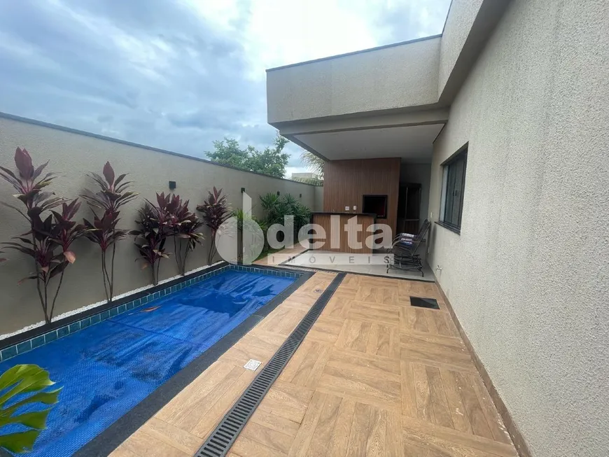 Foto 1 de Casa de Condomínio com 3 Quartos para alugar, 240m² em Laranjeiras, Uberlândia