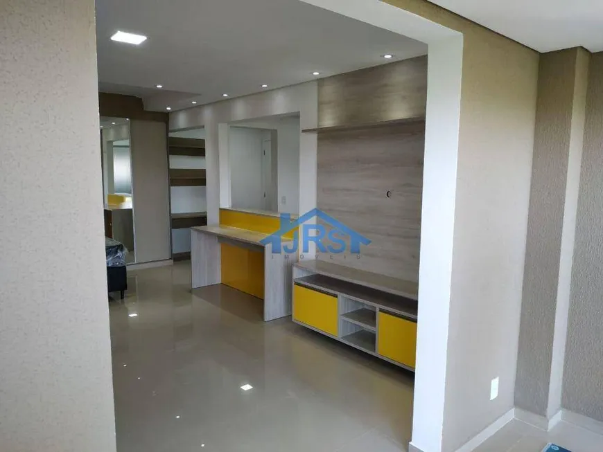 Foto 1 de Apartamento com 1 Quarto para venda ou aluguel, 50m² em Jardim Tupanci, Barueri