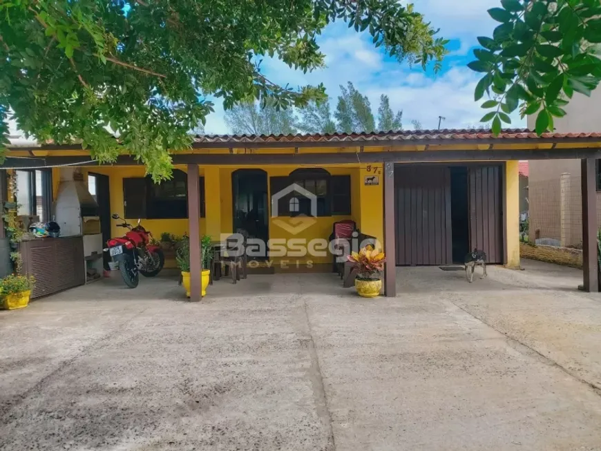 Foto 1 de Casa com 4 Quartos à venda, 140m² em Jardim Atlântico, Tramandaí