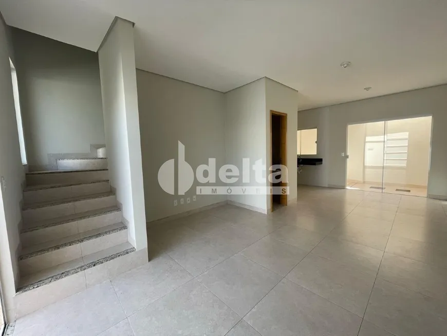 Foto 1 de Casa com 3 Quartos à venda, 100m² em Segismundo Pereira, Uberlândia