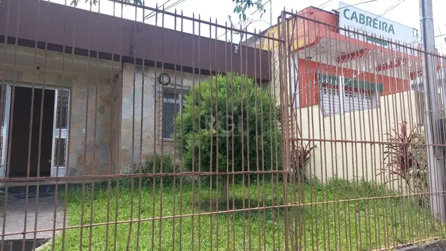 Foto 1 de Casa com 3 Quartos à venda, 90m² em Vila João Pessoa, Porto Alegre